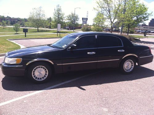 1998 lincoln town car executive sedan 4-door 4.6l