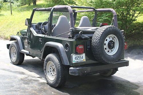 1998 jeep wrangler, low milage, very good condition.low reserve !!!
