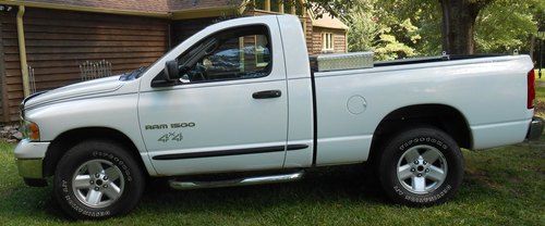 2003 ram 1500 slt 4.7l 4x4 with 61k miles - white and clean in and out