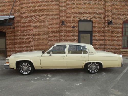 1984 Cadillac Sedan Deville 4-door Colonial Yellow 4.1L Deville Look at pictures, image 2
