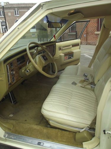 1984 Cadillac Sedan Deville 4-door Colonial Yellow 4.1L Deville Look at pictures, image 22