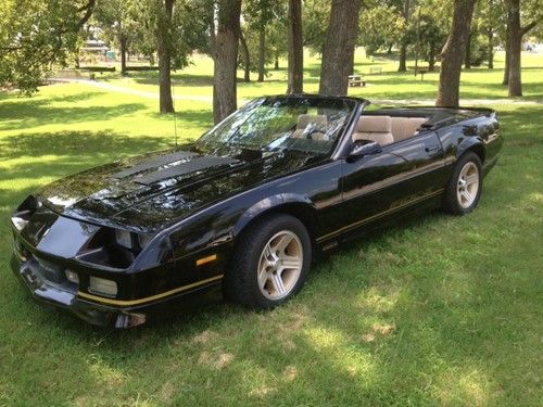 Best example of the 80,s era muscle car 1989 chevrolet camaro iroc z/28  convert