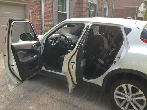 2011 nissan juke sv sport utility 4-door 1.6l - sun roof, nav, premium audio