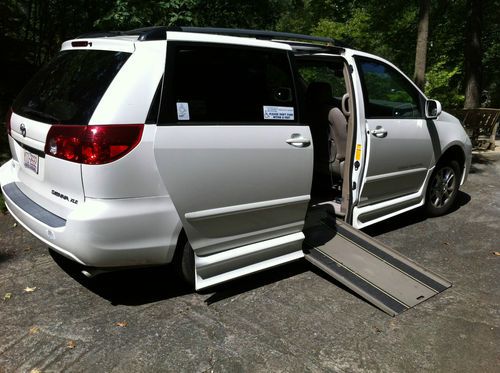 Wheelchair van, in-floor electronic ramp, power swivel driver seat, low miles