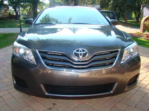 2010 toyota camry hybrid! blue tooth!! extra clean!!! best deal !!!