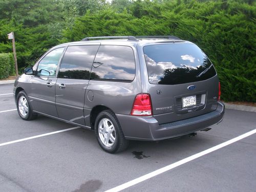 2006 ford freestar sel with bruno mobility lift. excellent condition