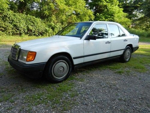 No reserve!! rare white/blue euro mercedes w124 1989 200d diesel 5-speed sedan