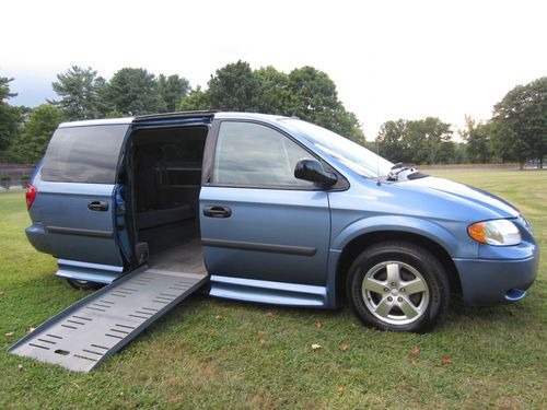 2007 dodge caravan braun handicap wheelchair mobility van kneeling power ramp