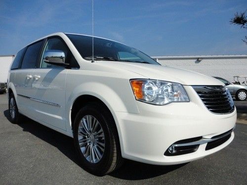 New 2013 chrysler town &amp; country touring-l leather navigation automatic l@@k
