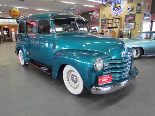 1952 Chevrolet Suburban Beautiful Restoration, image 2