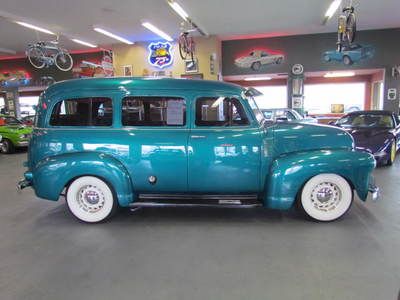 1952 Chevrolet Suburban Beautiful Restoration, image 3