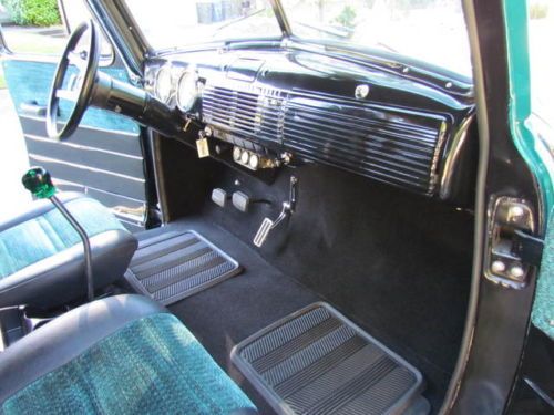1952 Chevrolet Suburban Beautiful Restoration, image 25