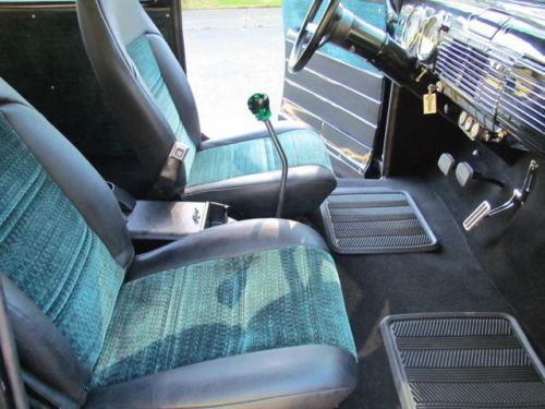 1952 Chevrolet Suburban Beautiful Restoration, image 29