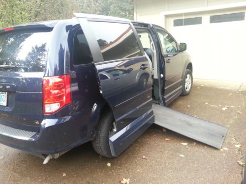 Side wheelchair accessible 2012 dodge grand caravan