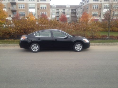 2010 Nissan Altima SL Sedan 4-Door 2.5L, image 2