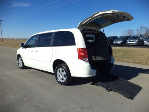 2011 dodge grand caravan wheelchair/handicap ramp van rear entry conversion