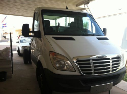 Freightliner sprinter 3500 regular cab truck automatic turbo diesel white