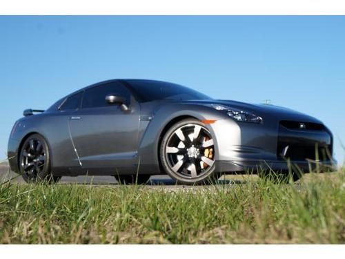 2011 nissan gt-r premium coupe 2-door 3.8l