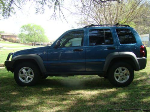 2006 jeep liberty sport utility 4-door 2.8l low miles