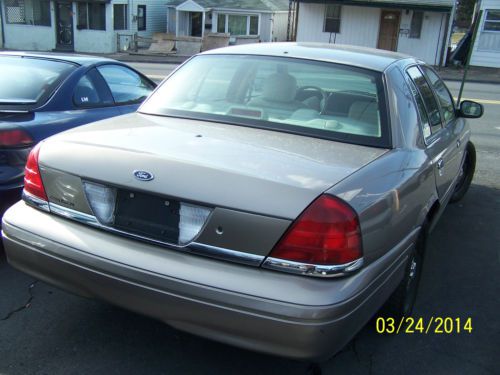 2006 ford crown victoria  police interceptor  looks like new runs perfect nr