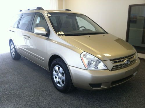 2008 kia sedona lx tan minivan