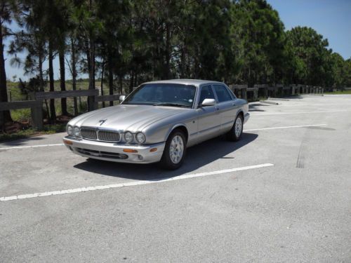 2002 jaguar xj8 base sedan 4-door 4.0l