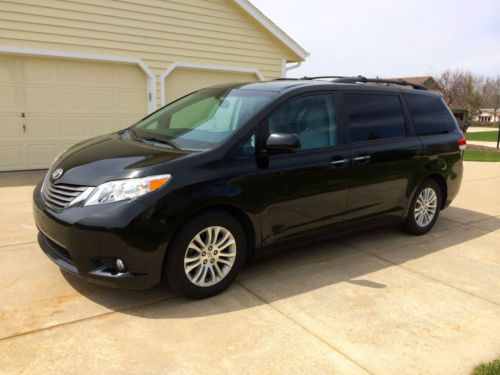 2011 toyota sienna xle/limited (black) - like new (37,000 miles)