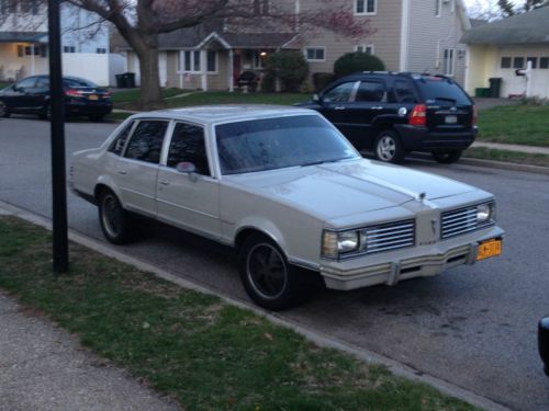 1980 pontiac grand lemans base sedan 4-door 4.4l