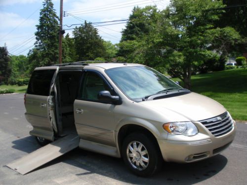 2007 chrysler town&amp;country limited wheelchair accessible handicap van navigation