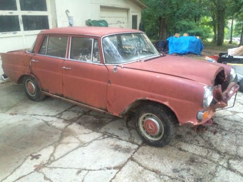 1965 mercedes benz 190d 4 door - many good parts - not running