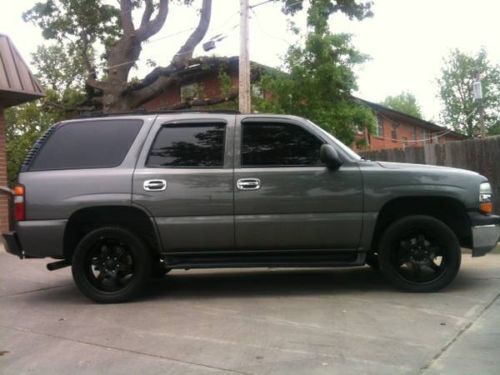 2002 chevy tahoe 5.3l (20 inch wheels) -  super clean