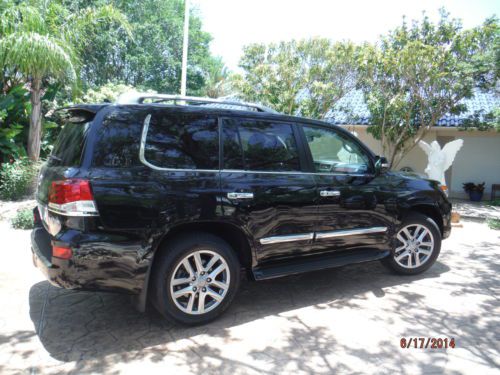 2013 lexus lx570 sport utility 4-door 5.7l fully loaded