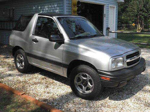 2001 chevrolet tracker base sport utility 2-door 2.0l