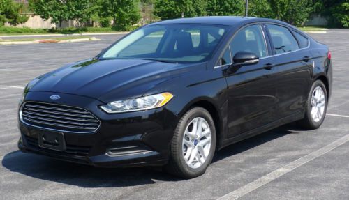 2014 Ford Fusion 2.5L SE with low miles, NO RESERVE!!, image 2