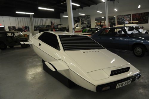 Lotus esprit sumbmarine car from 77 james bond &#039;spy who loved me&#039; movie