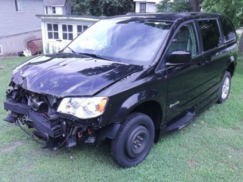 Braunability handicap control 2012 dodge caravan crew 357 miles wrecked salvage