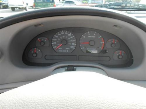 2004 ford mustang base