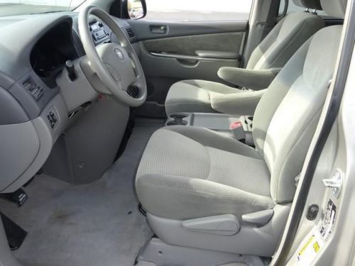 2010 toyota sienna le