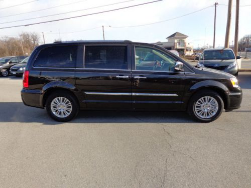 2014 chrysler town & country limited