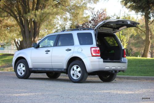 2012 ford escape xlt 4-door 3.0l tow hitch, 62,000 easy freeway miles non-smoker