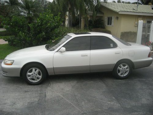 1993 garaged lexus es 300 with only 69k miles