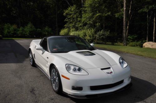 2011 corvette zr1 low mileage-impeccable shape with 3zr package,