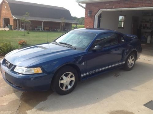 2000 ford mustang base coupe 2-door 3.8l