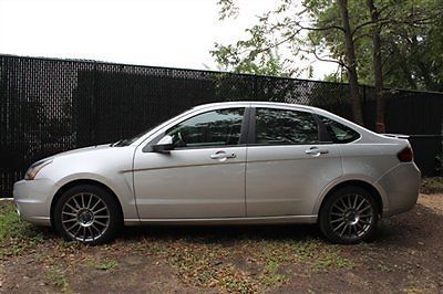 Ford focus 4dr sedan ses low miles manual gasoline 2.0l 4 cyl ingot silver metal