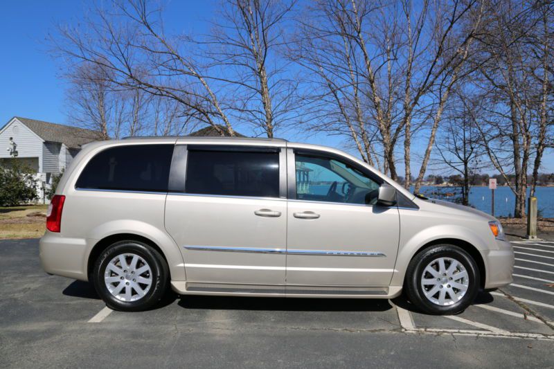 2014 chrysler town & country