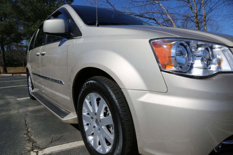 2014 Chrysler Town & Country, US $8,900.00, image 3