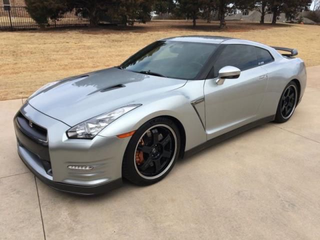 2013 nissan gt-r black edition