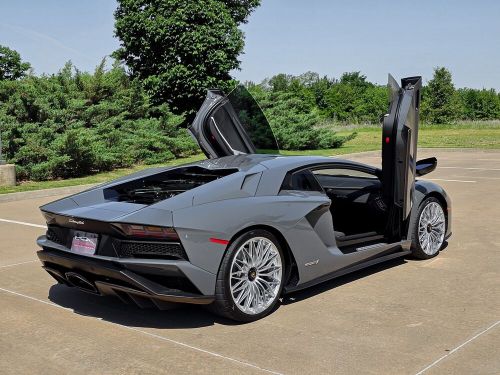 2018 lamborghini aventador