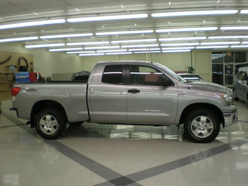 2012 toyota tundra base crew cab pickup 4-door 5.7l