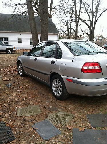 2001 volvo s40 base sedan 4-door 1.9l